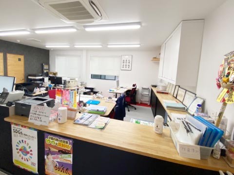 事務所はいっつもキレイで帰ってくるとはぁ～安らぎますね☆