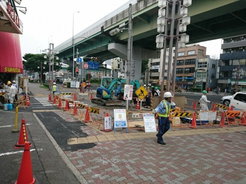 歩道上での警備の様子